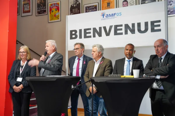 Congr%C3%A8s%20des%20maires%20-%2005%20-05.jpg